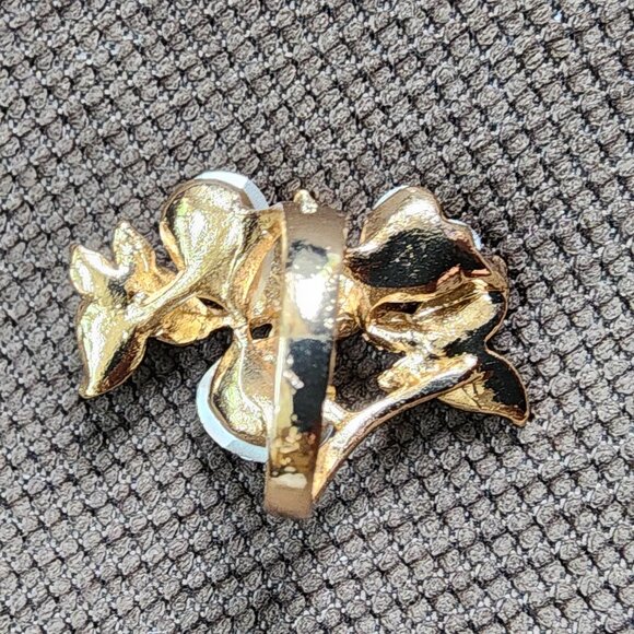 NWT Amazon Gold Toned Jeweled Butterfly Fashion Ring Size 4 - Picture 12 of 16